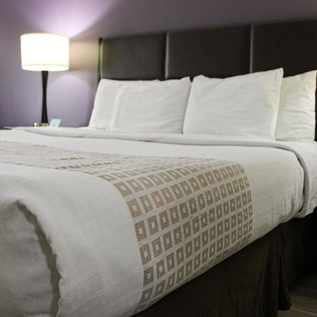 Parkwood Inn & Suites مانهاتن المظهر الخارجي الصورة