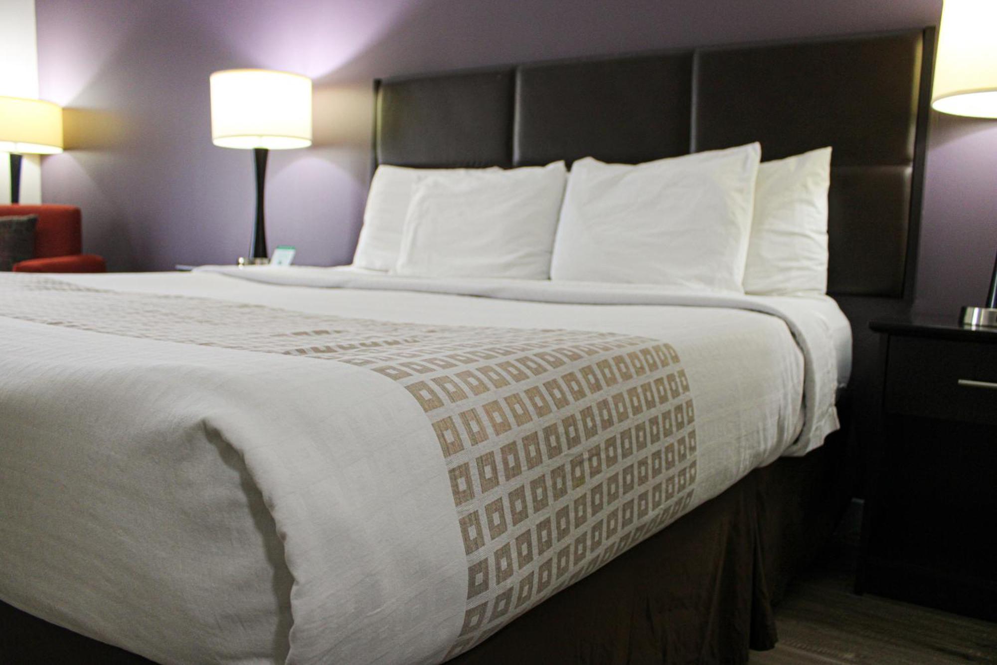 Parkwood Inn & Suites مانهاتن المظهر الخارجي الصورة