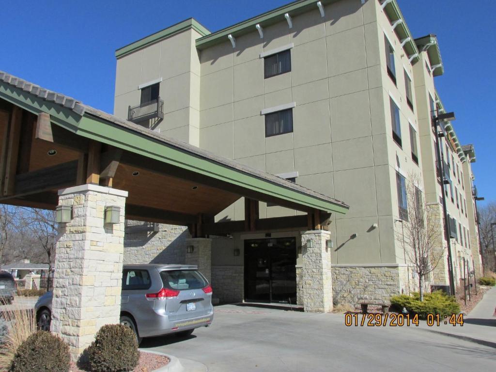 Parkwood Inn & Suites مانهاتن المظهر الخارجي الصورة
